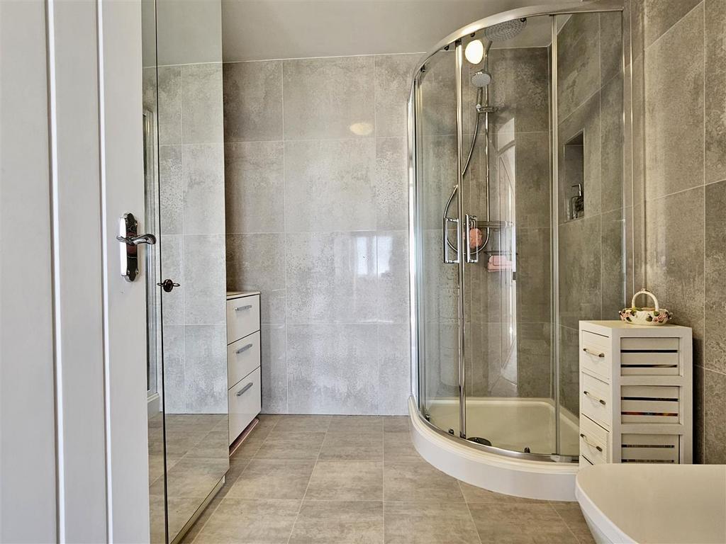 En suite shower/wc