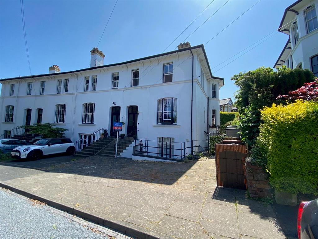 Lansdowne Crescent, Malvern 1 bed apartment for sale £175,000