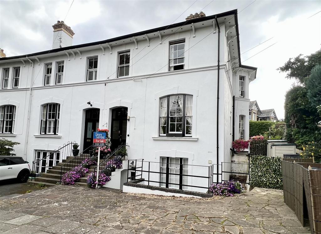 Lansdowne Crescent, Malvern 1 bed apartment £175,000