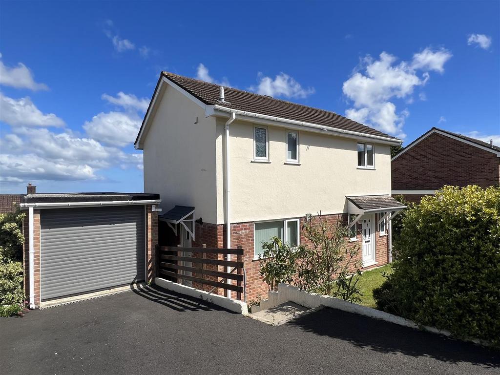 Chipponds Drive, St. Austell 3 bed detached house for sale £295,000