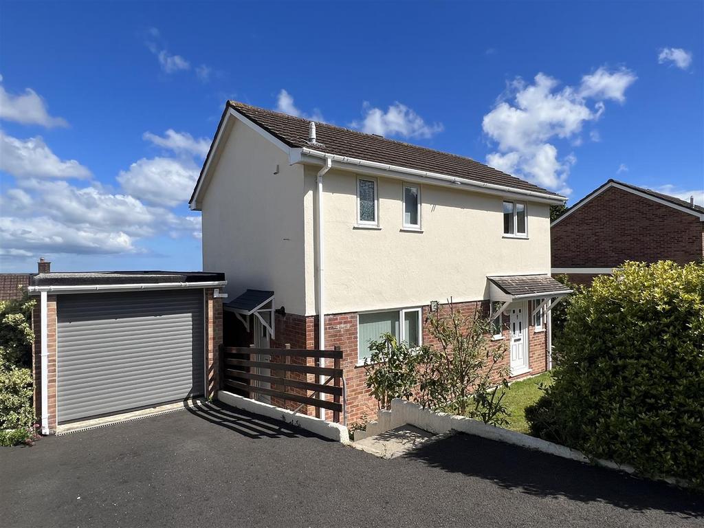 Chipponds Drive, St. Austell 3 bed detached house £295,000
