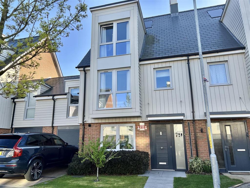 Castleridge Drive, St Clements Lakes, Greenhithe 4 bed house £640,000