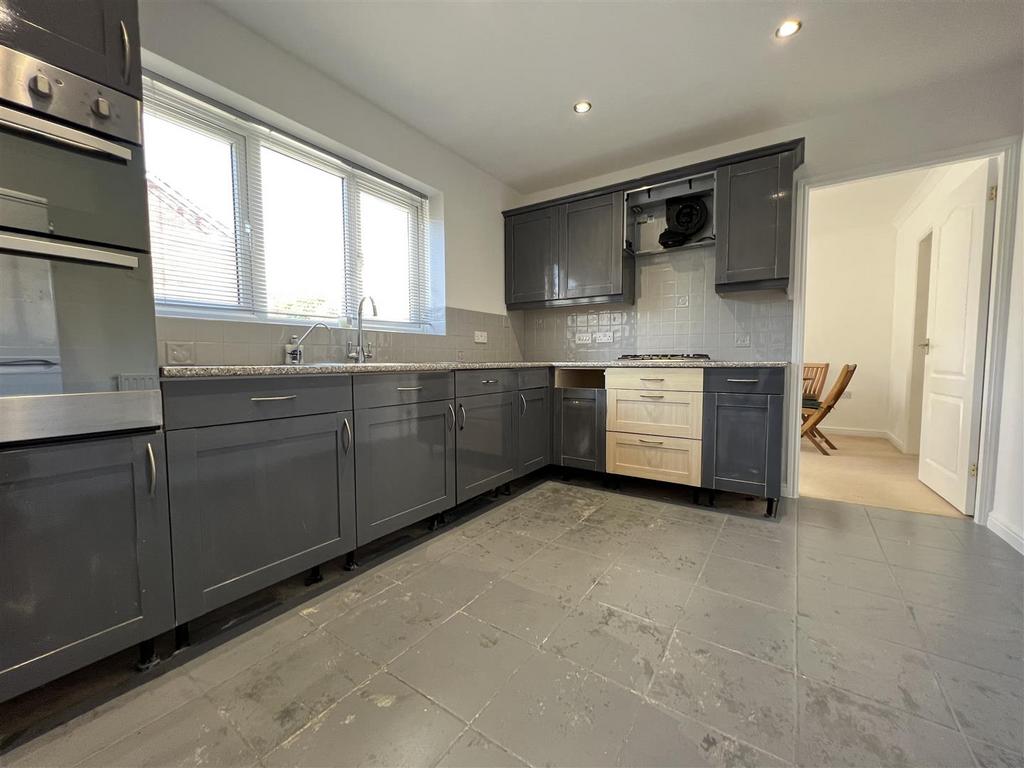 Hillcrest, Ellesmere. 4 bed detached house for sale £325,000
