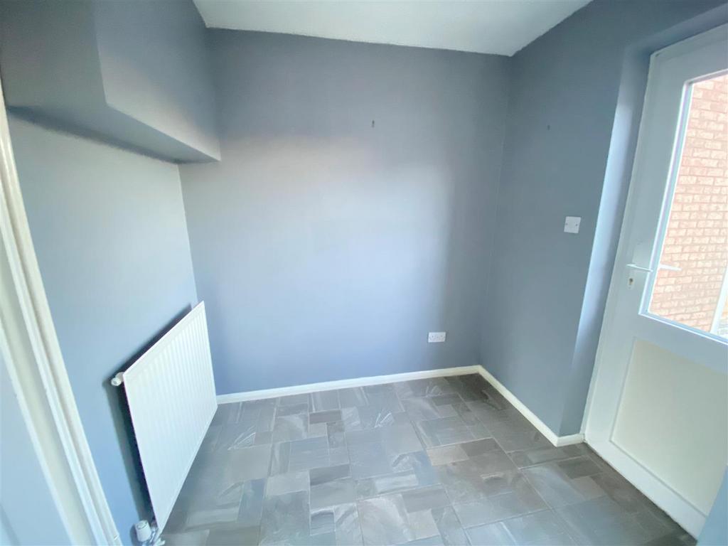 Somersby Avenue, Walton, Chesterfield 2 bed end of terrace house £725