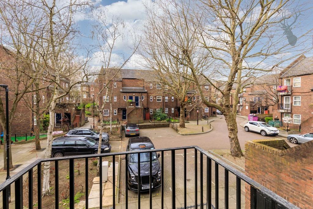 Morecambe Close, Stepney Green 1 bed flat £300,000
