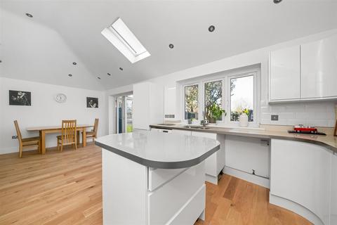 13 Whitehall Road, Bromley, BR2 9SG