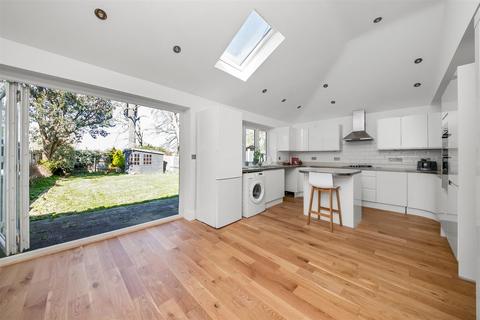 13 Whitehall Road, Bromley, BR2 9SG