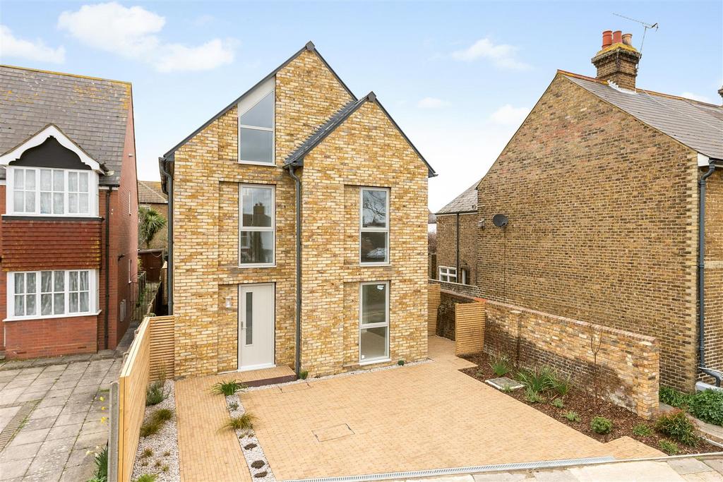 Clifton Road, Whitstable 4 bed detached house for sale £895,000