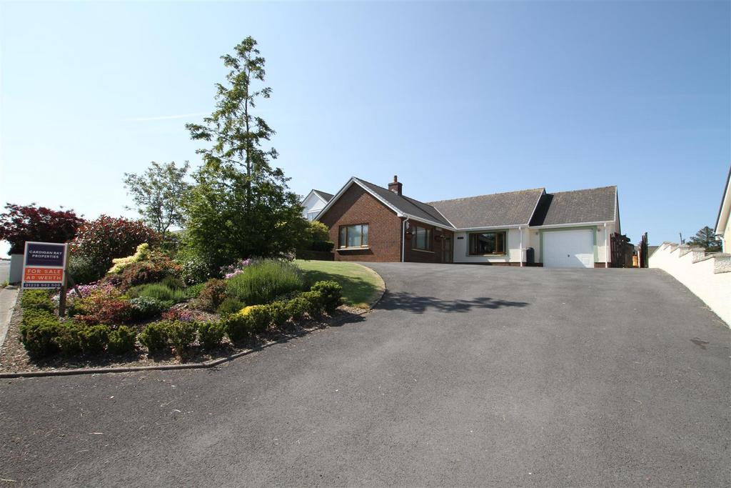 Beulah, Newcastle Emlyn 3 bed detached bungalow for sale £385,000