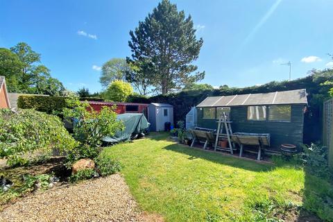 6 Blewfield, Godalming, GU7 1TR