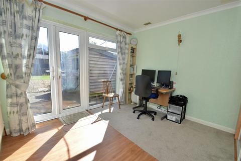 6 Blewfield, Godalming, GU7 1TR