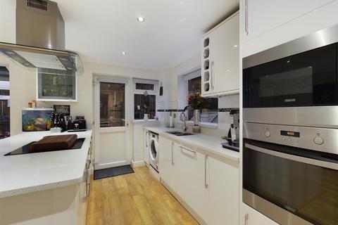 22 Osprey Gardens, South Croydon, CR2 8TB