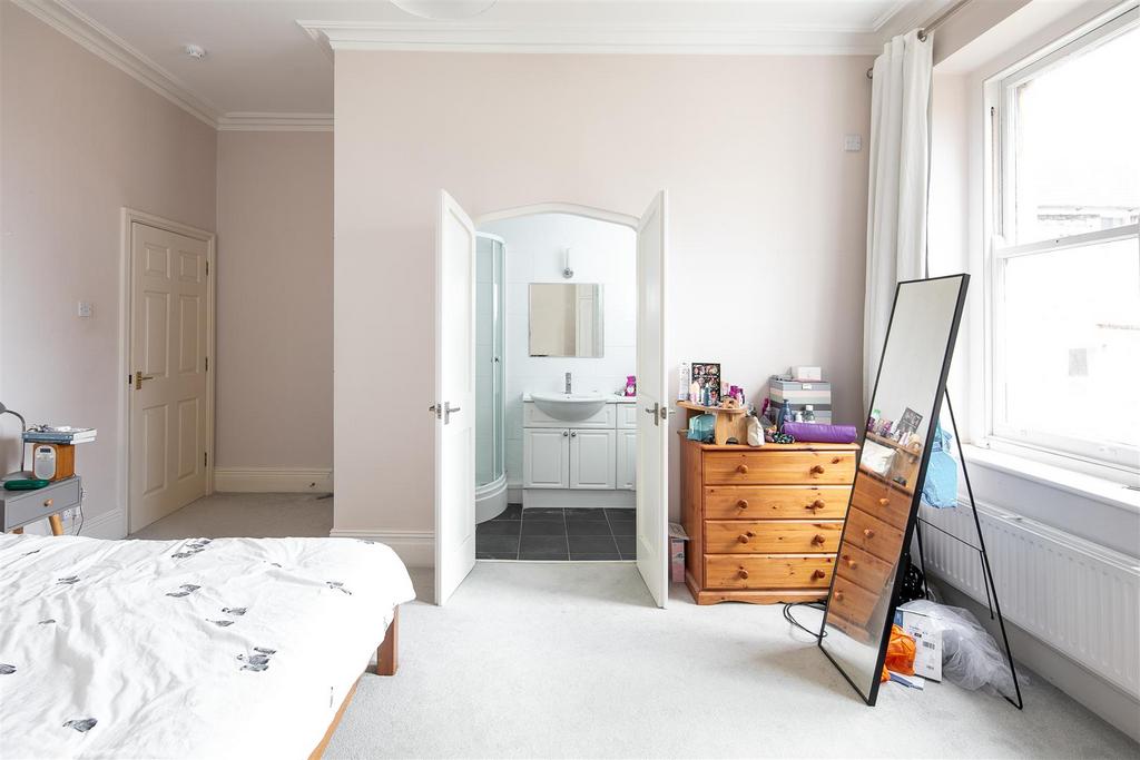 First Floor Flat 53 Clifton Down Road-7.jpg
