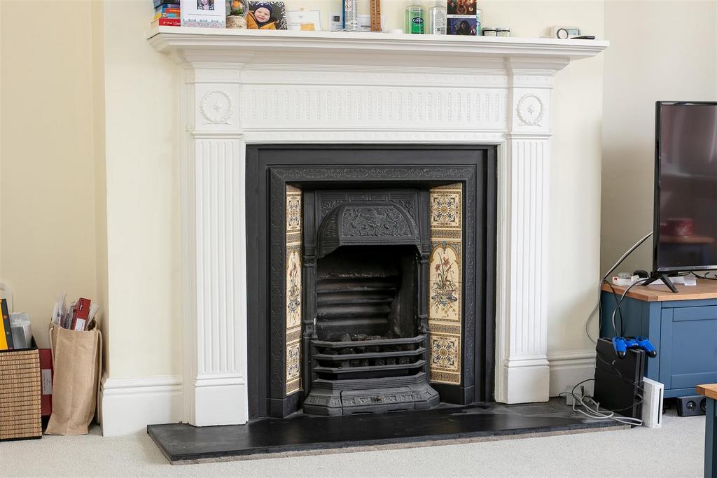 First Floor Flat 53 Clifton Down Road-12.jpg