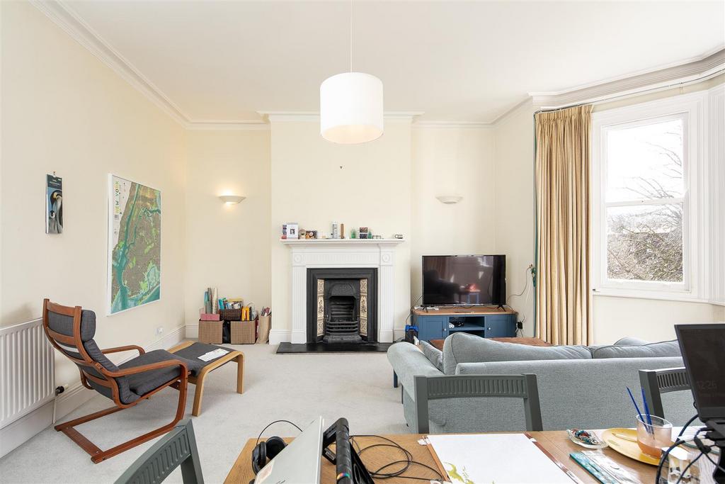 First Floor Flat 53 Clifton Down Road-14.jpg