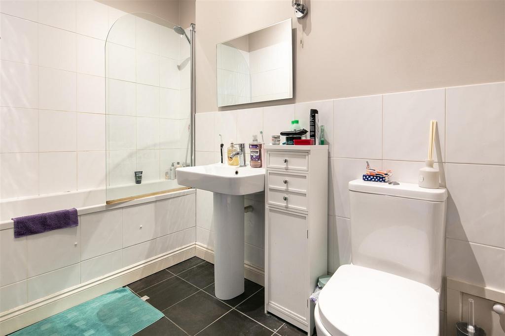 First Floor Flat 53 Clifton Down Road-4.jpg