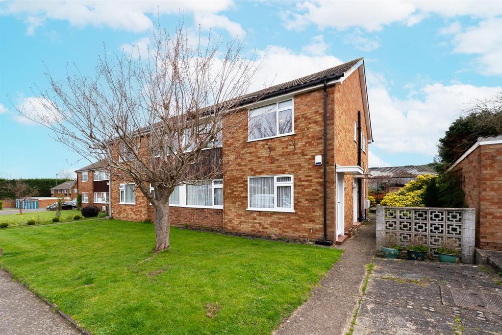 Ladycroft Way, Farnborough Village... 2 bed £1,550 pcm (£