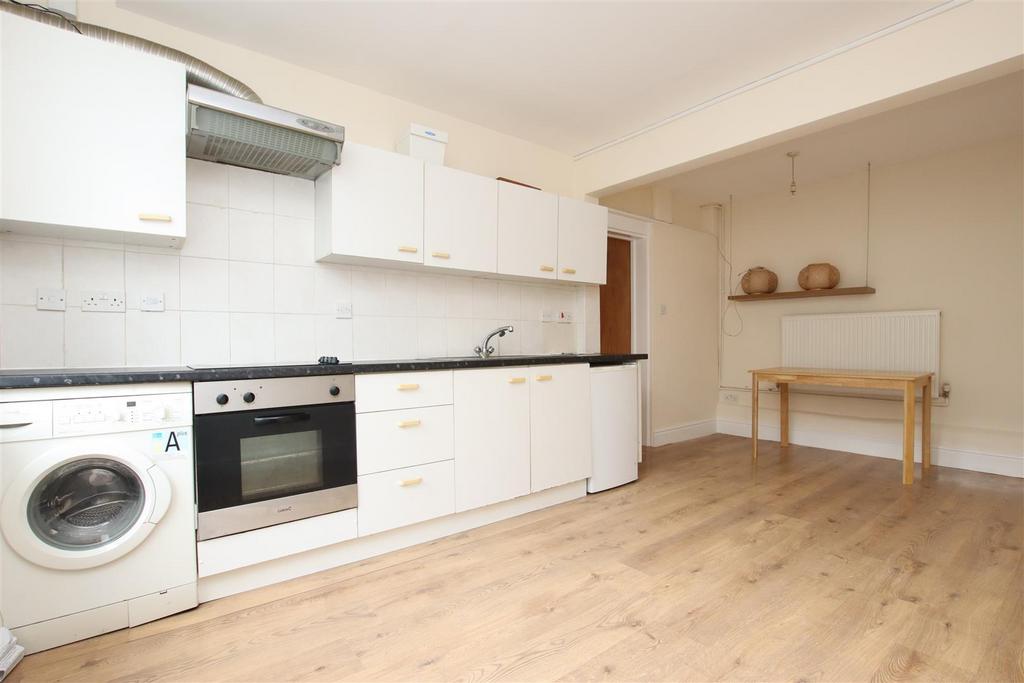 Chelsea Road, Bath BA1 1 bed flat - £795 pcm (£183 pw)