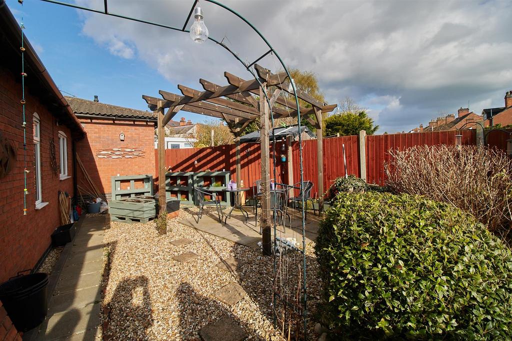 Edward Street, Hinckley 2 bed semidetached bungalow £200,000
