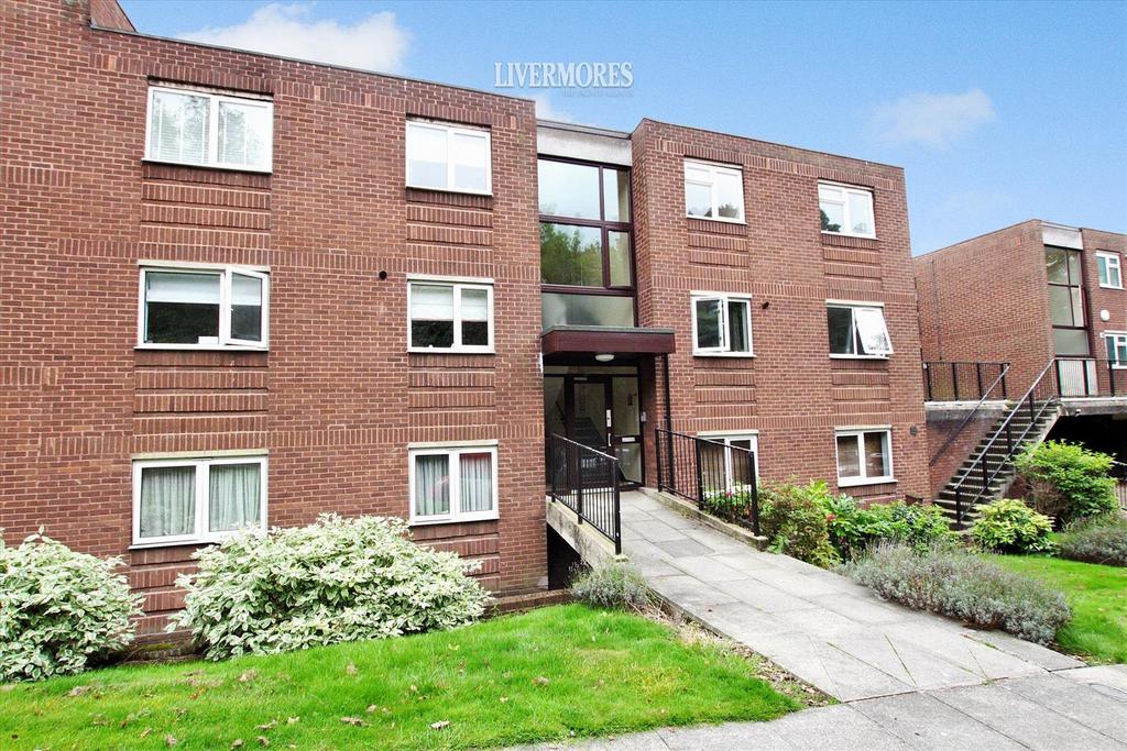 Gravel Hill Close, Bexleyheath, Kent 2 bed apartment £1,350 pcm (£312 pw)