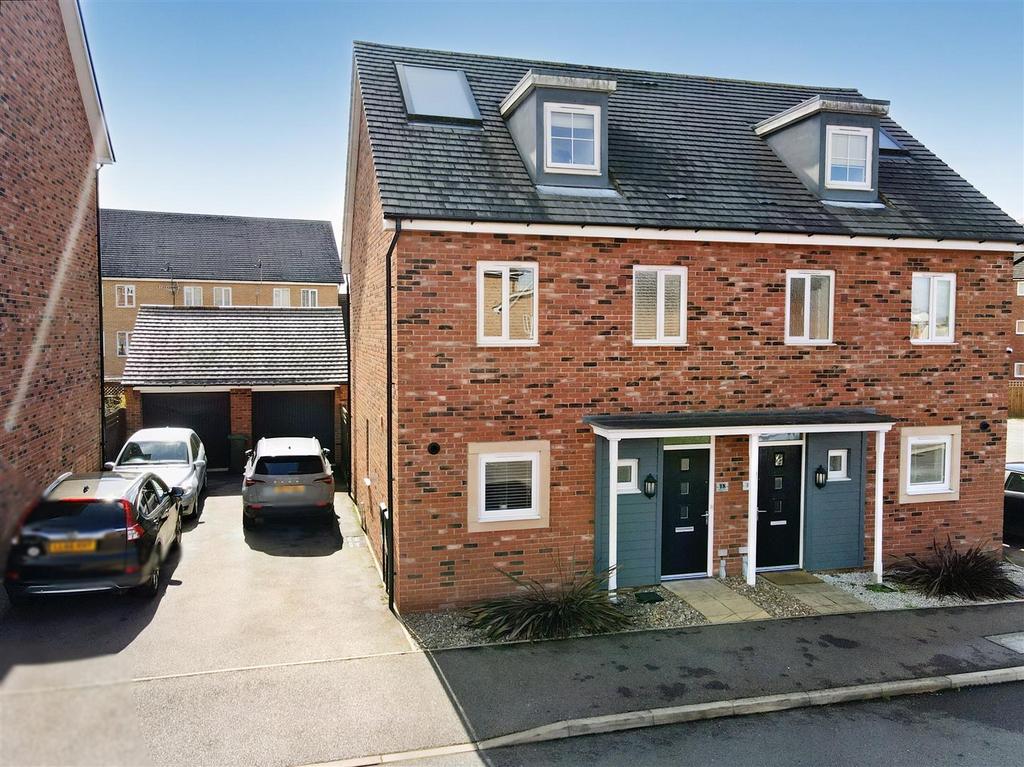 Meacham Meadow, Wolverton, Milton Keynes 3 bed semidetached house for