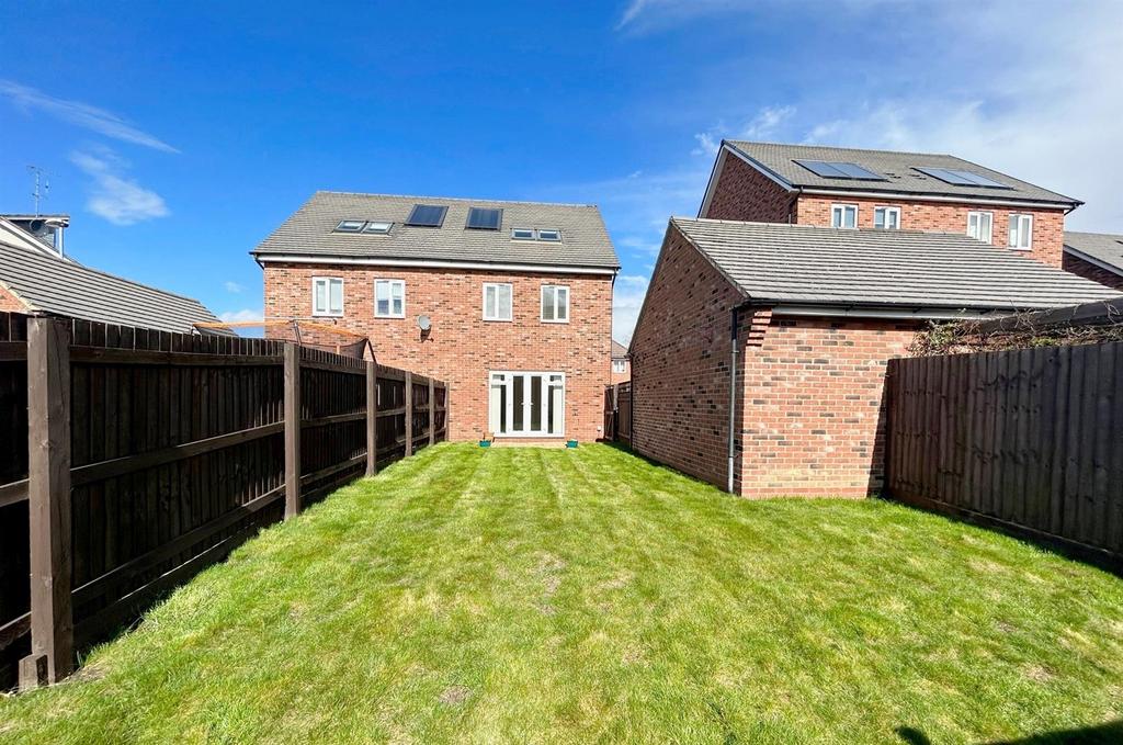 Meacham Meadow, Wolverton, Milton Keynes 3 bed semidetached house for sale £375,000