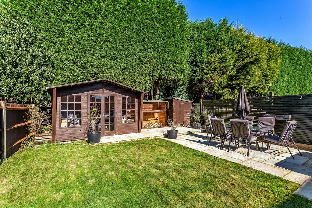 Woodside Road, Beare Green, Dorking, Surrey, RH5 4 bed semidetached
