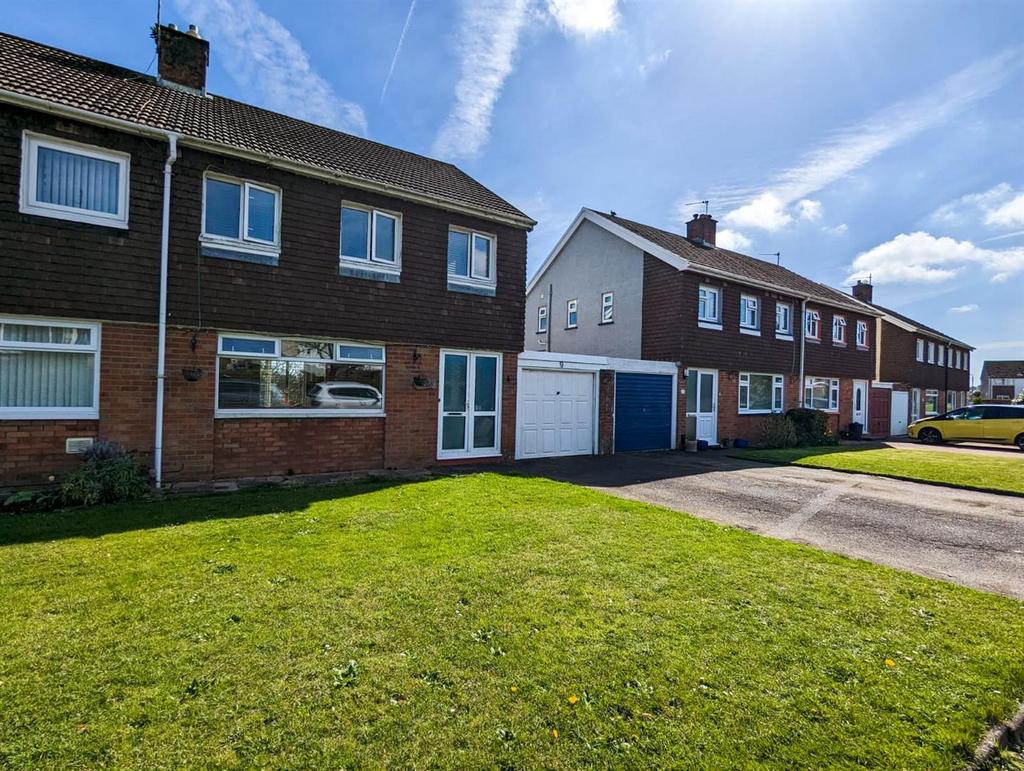 St. Martins Park, Haverfordwest 3 bed semidetached house £895 pcm (£