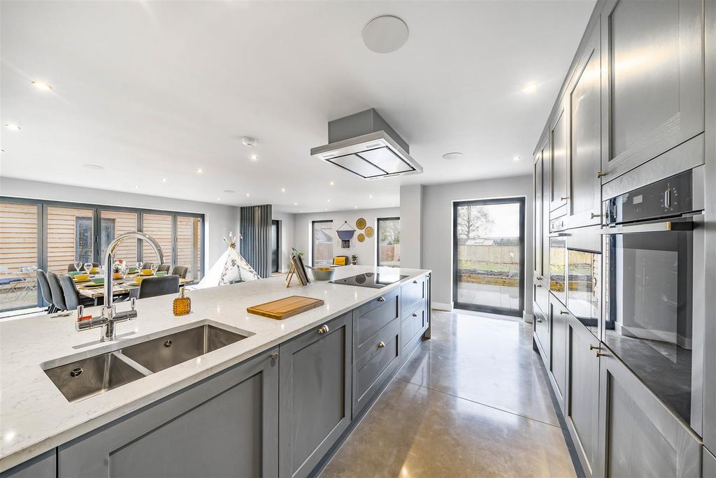 Dunkirk Hill, Devizes 4 bed detached house £975,000