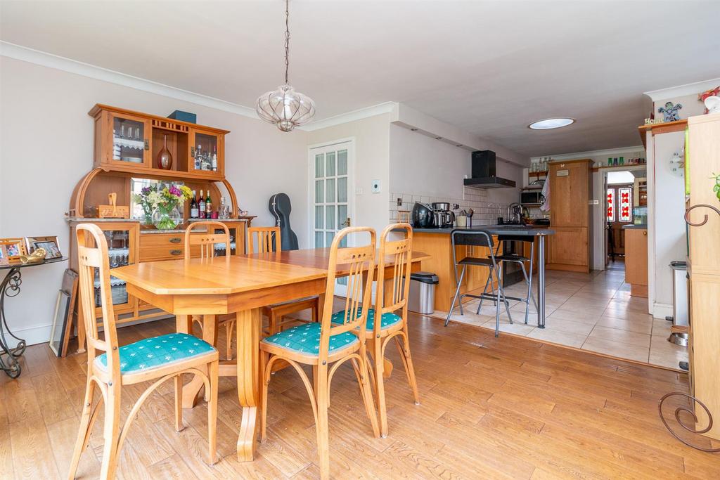 Normanton Lane, Keyworth, Nottingham 3 bed semidetached house £350,000