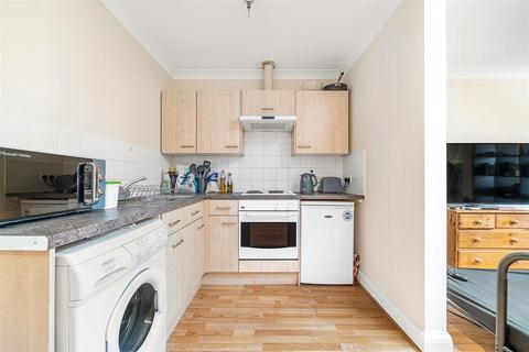 Flat 4, Maple Court Blenheim Road, London, SE20 8HN