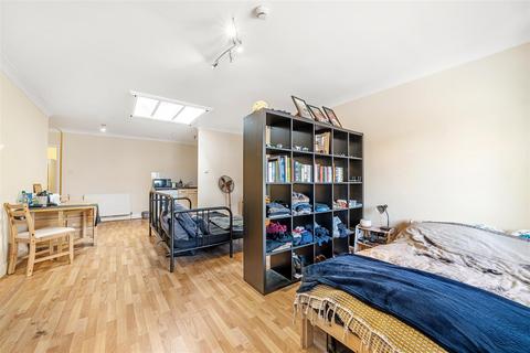 Flat 4, Maple Court Blenheim Road, London, SE20 8HN