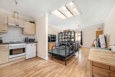Flat 4, Maple Court Blenheim Road, London, SE20 8HN
