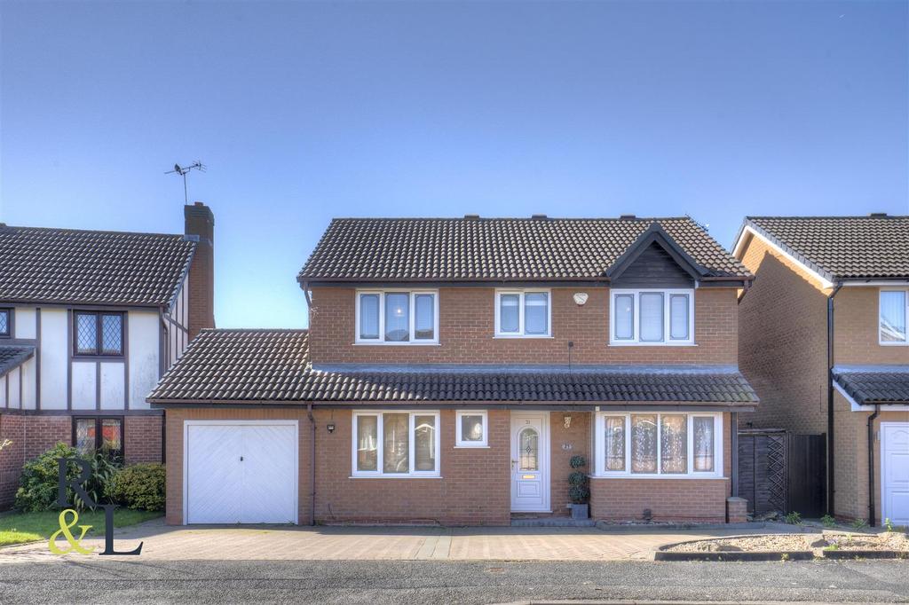Mulberry Close, West Bridgford... 4 bed detached house £2,100 pcm (£