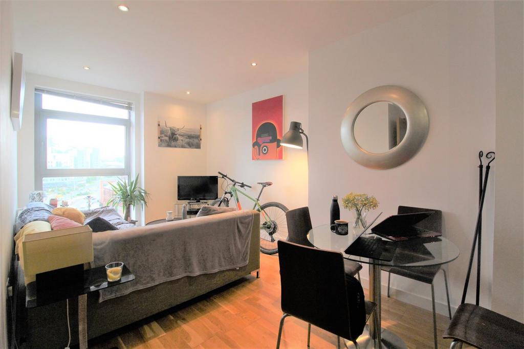 Roberts Wharf, East Street, Leeds 2 bed apartment £950 pcm (£219 pw)