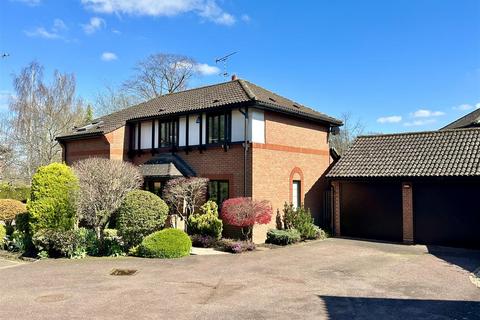 4 bedroom detached house for sale, Birdbrook Close, Hutton, Brentwood