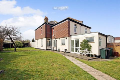 43 Heathclose Road, Dartford, DA1 2PU