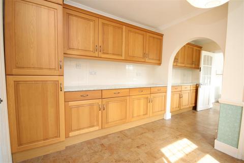 43 Heathclose Road, Dartford, DA1 2PU