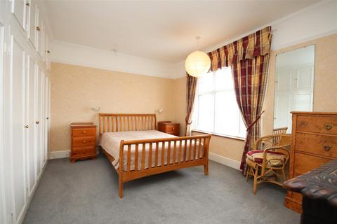 43 Heathclose Road, Dartford, DA1 2PU