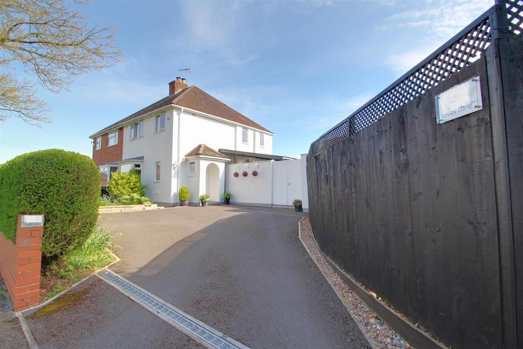 Tuffley Lane, Tuffley, Gloucester 3 bed semidetached house £299,950