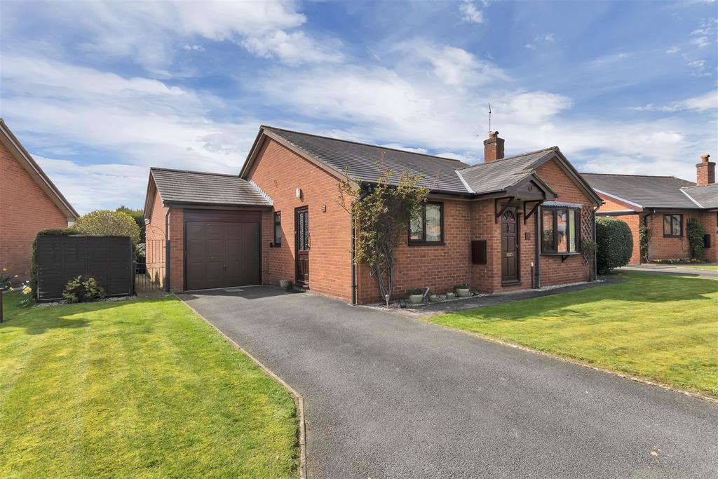 Maes Derw, Llanfechain 3 bed detached bungalow for sale £299,950