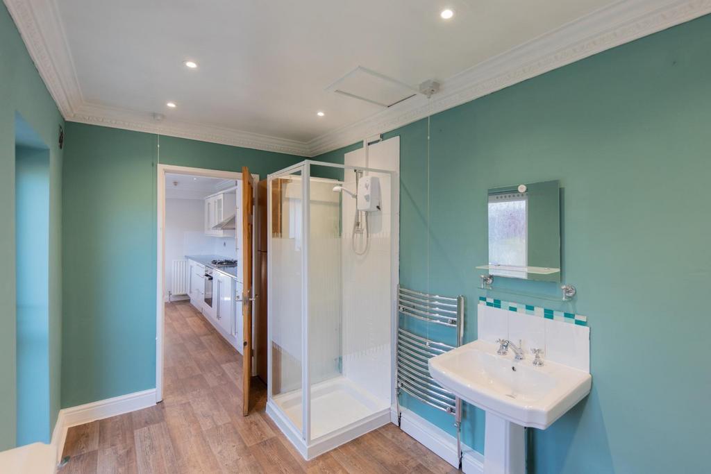 Bathroom Image 2