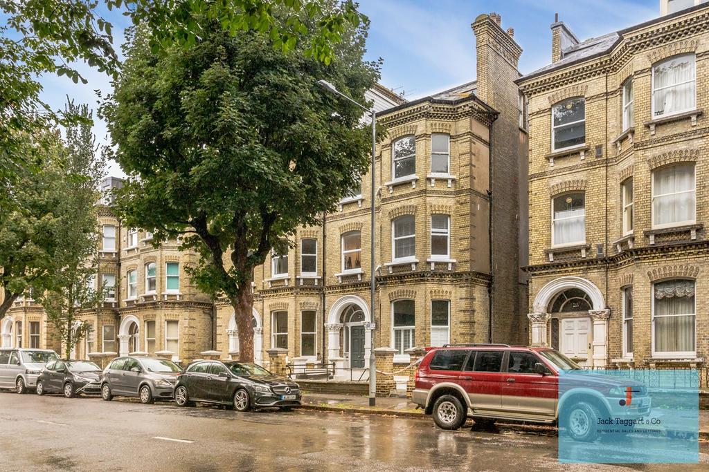 Cromwell Road, Hove, BN3 2 bed flat £350,000