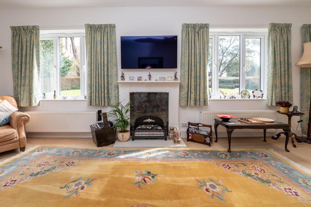 Sitting/Dining Room