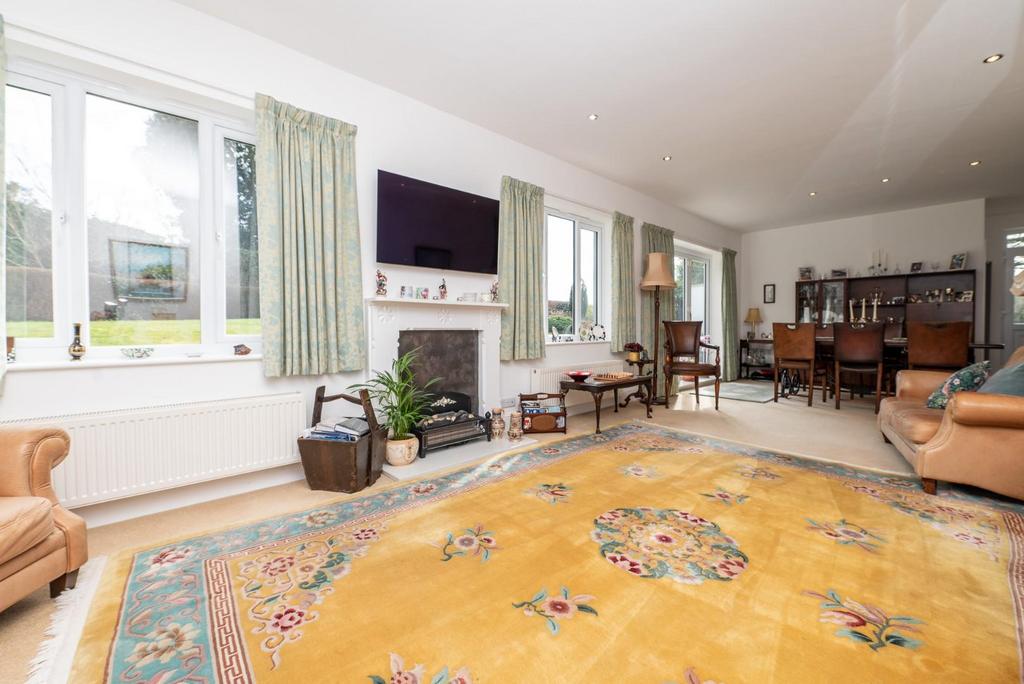 Sitting/Dining Room