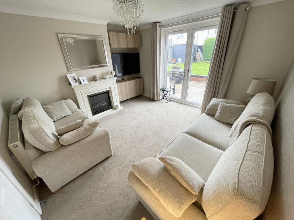 Sandyleaze, Longlevens, Gloucester 3 bed semidetached house £287,500