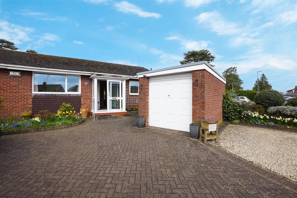 Brook End Drive, HenleyInArden 2 bed semidetached bungalow for sale