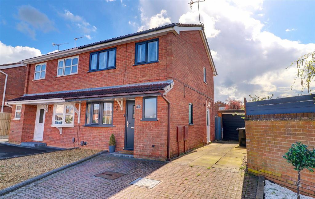 Blackthorn Grove, Crowhill, Nuneaton 3 bed semidetached house £260,000