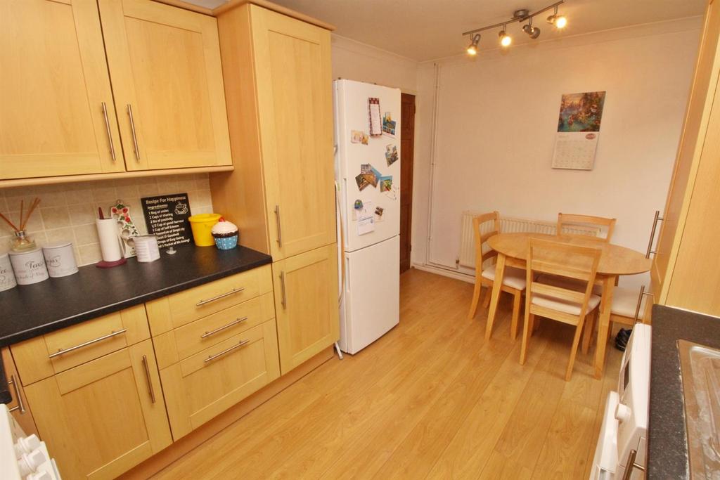 Kitchen/Dining Area