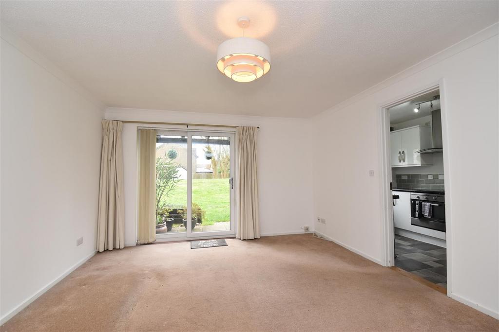 Rickwood, Horley 2 bed house £1,250 pcm (£288 pw)